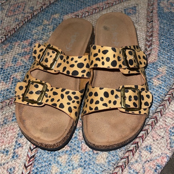 Animal print buckle slides - Picture 1 of 3